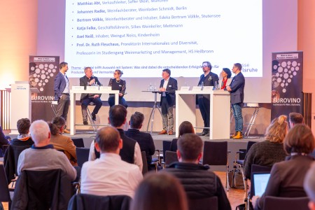 Die erste Talkrunde widmete sich dem Thema des EUROVINO Days mit Fokus auf den Handel.